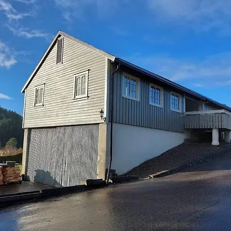 בית נופש Huset Alcamaro *